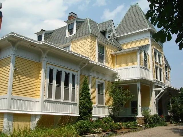 $6,000 | 589 Bellevue Avenue, Newport, RI 02840