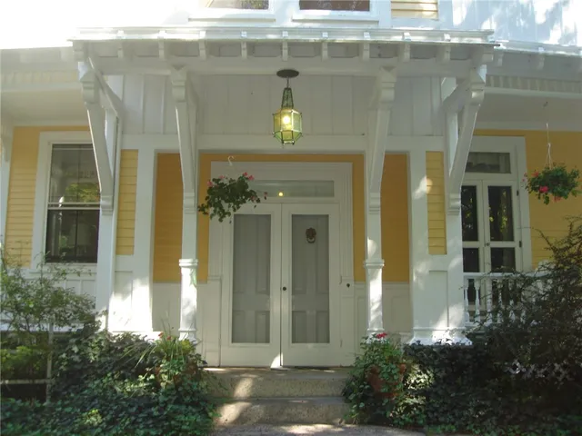 $6,000 | 589 Bellevue Avenue, Newport, RI 02840