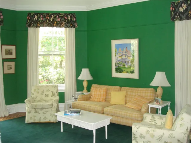 $6,000 | 589 Bellevue Avenue, Newport, RI 02840