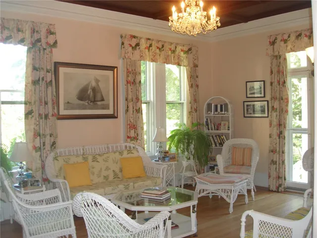 $6,000 | 589 Bellevue Avenue, Newport, RI 02840