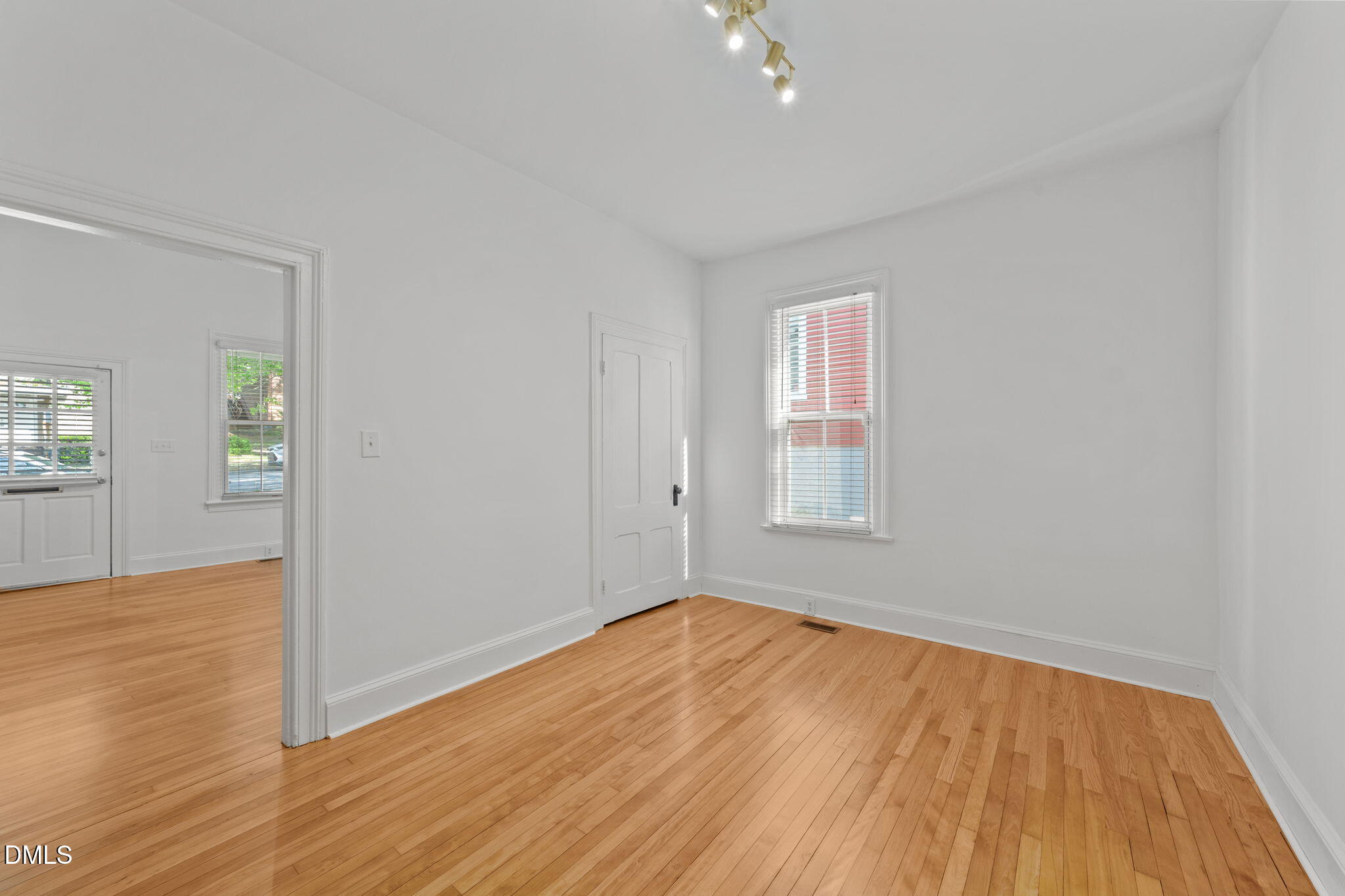 211 North Boylan Avenue Raleigh, NC 27603 - Photo 13 of 50 23-web-or-mls-VB4A6549