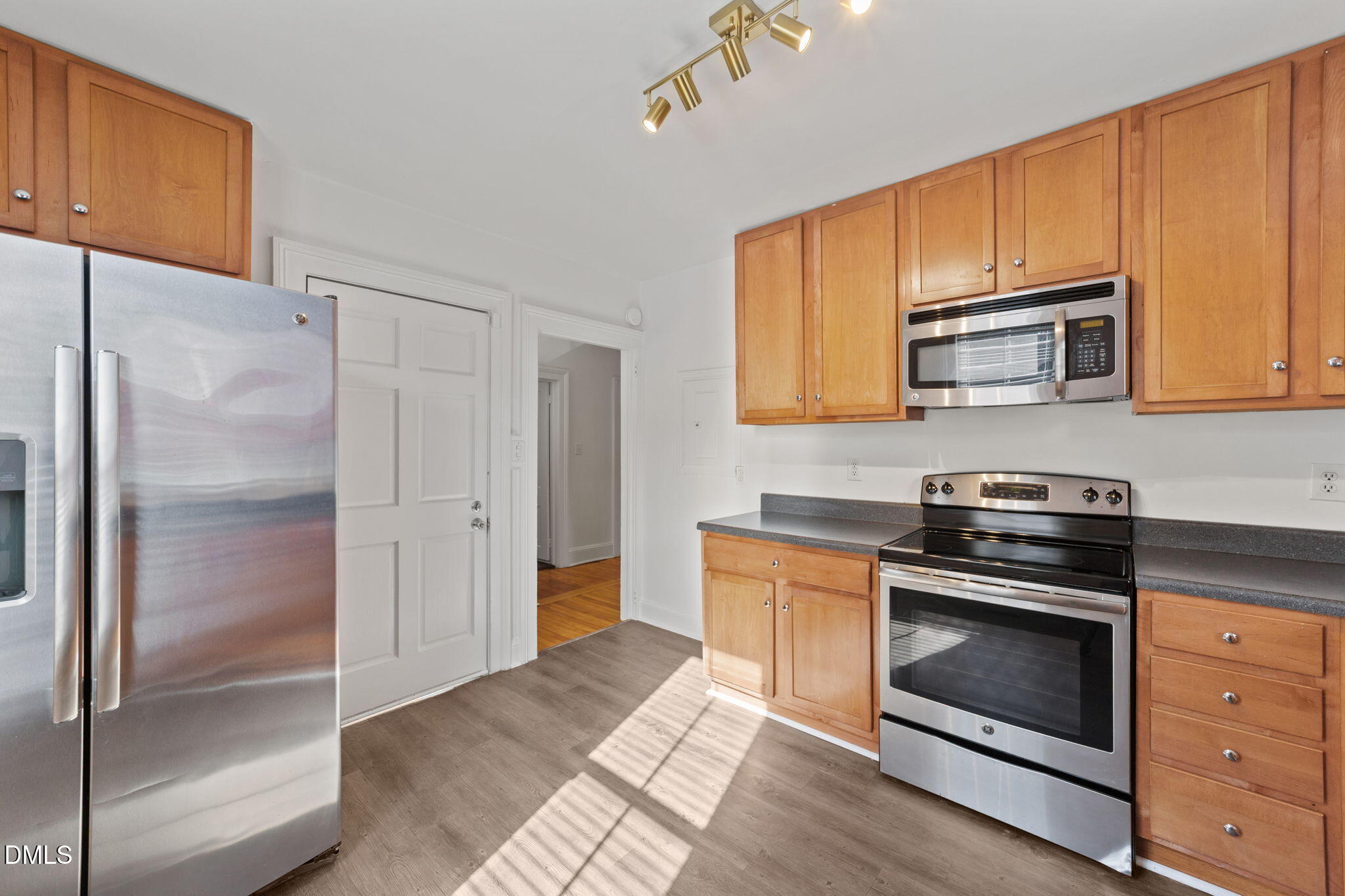 211 North Boylan Avenue Raleigh, NC 27603 - Photo 19 of 50 28-web-or-mls-VB4A6576