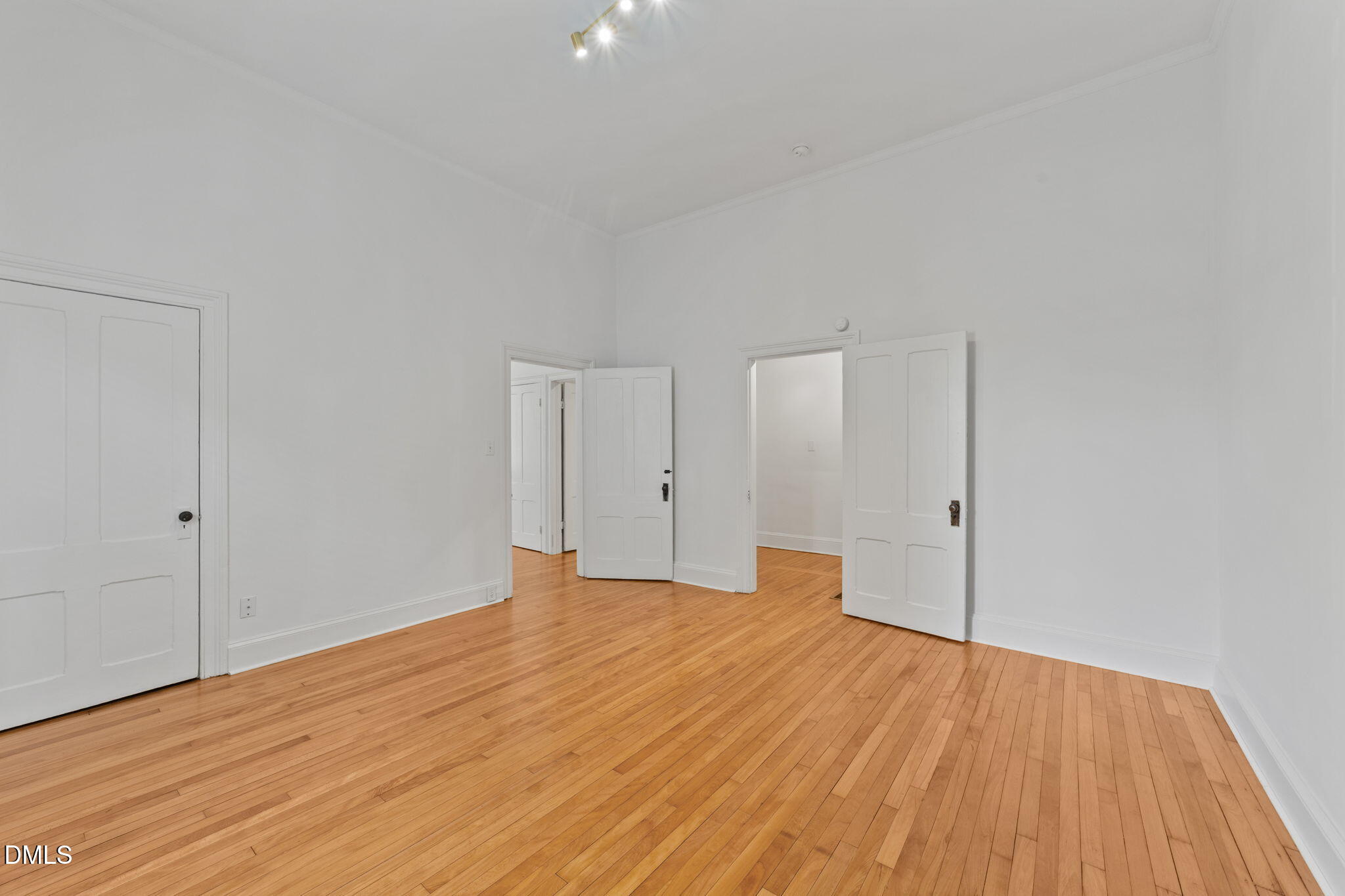 211 North Boylan Avenue Raleigh, NC 27603 - Photo 4 of 50 35-web-or-mls-VB4A6597