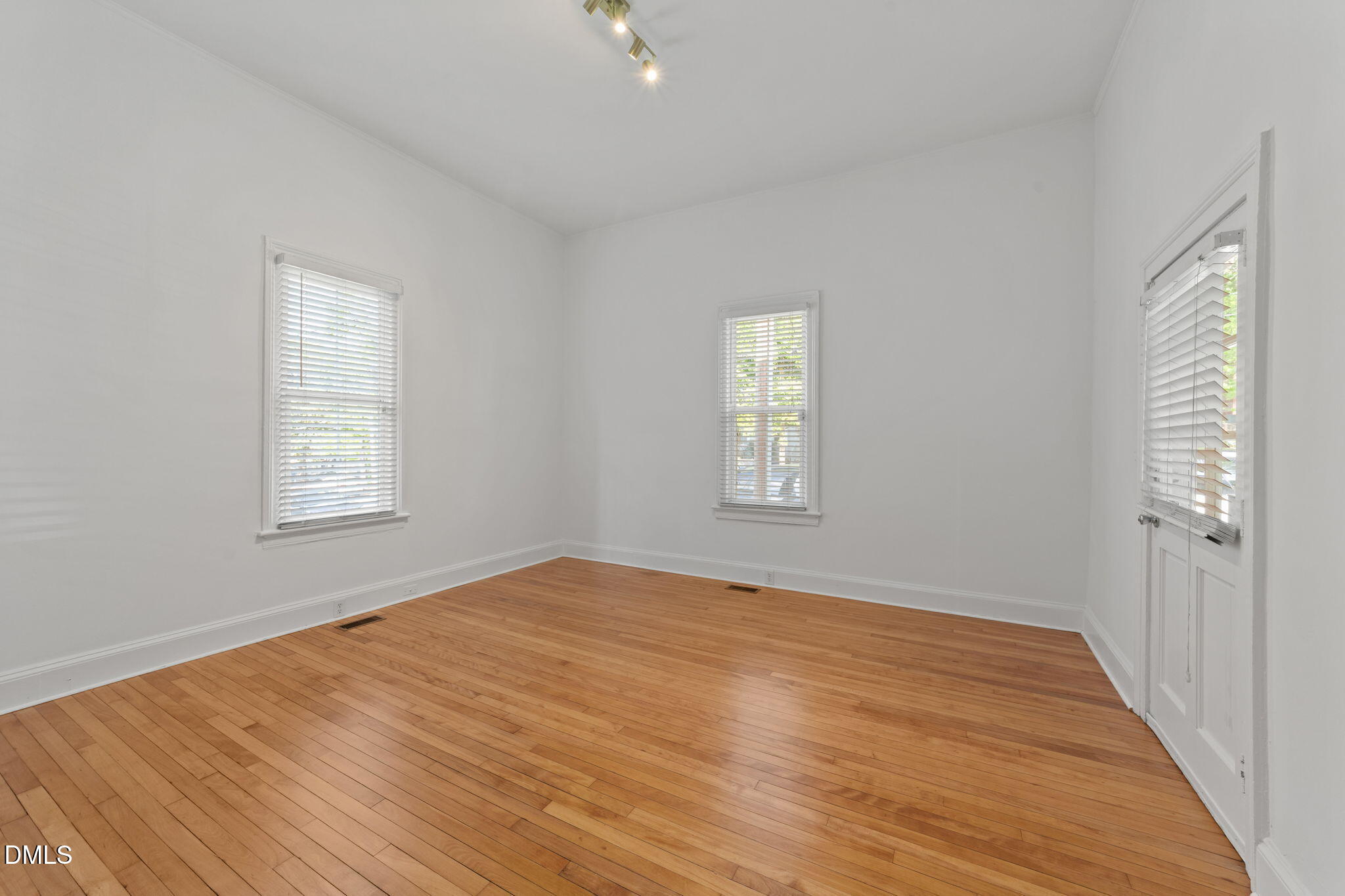 211 North Boylan Avenue Raleigh, NC 27603 - Photo 6 of 50 37-web-or-mls-VB4A6606