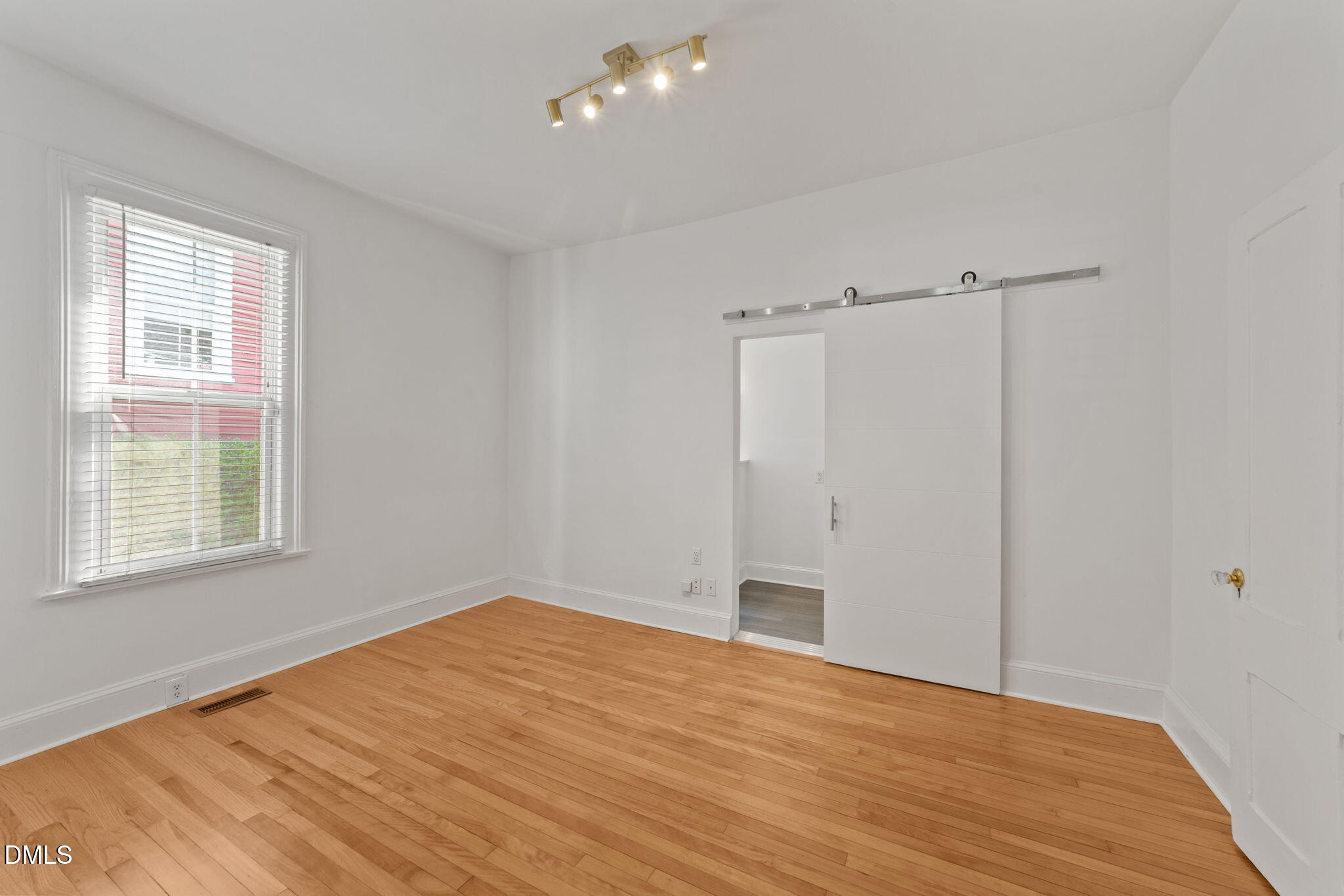 211 North Boylan Avenue Raleigh, NC 27603 - Photo 10 of 50 21-web-or-mls-VB4A6543