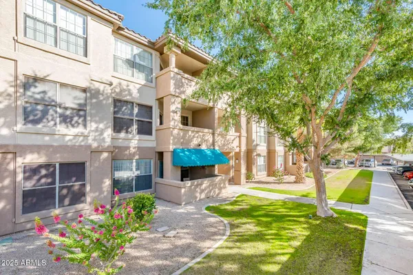 $195,000 | 14950 West Mountain View Boulevard, Unit 5206, Surprise, AZ 85374