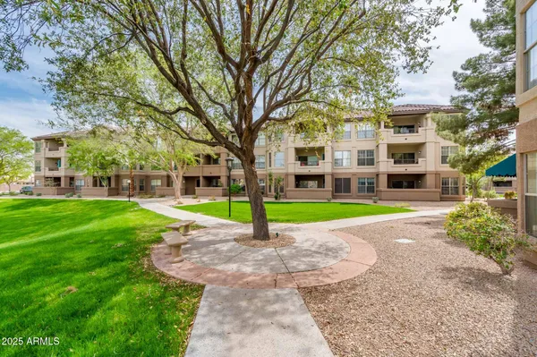 $195,000 | 14950 West Mountain View Boulevard, Unit 5206, Surprise, AZ 85374