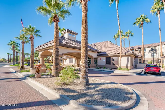 a very nice looking house with a street