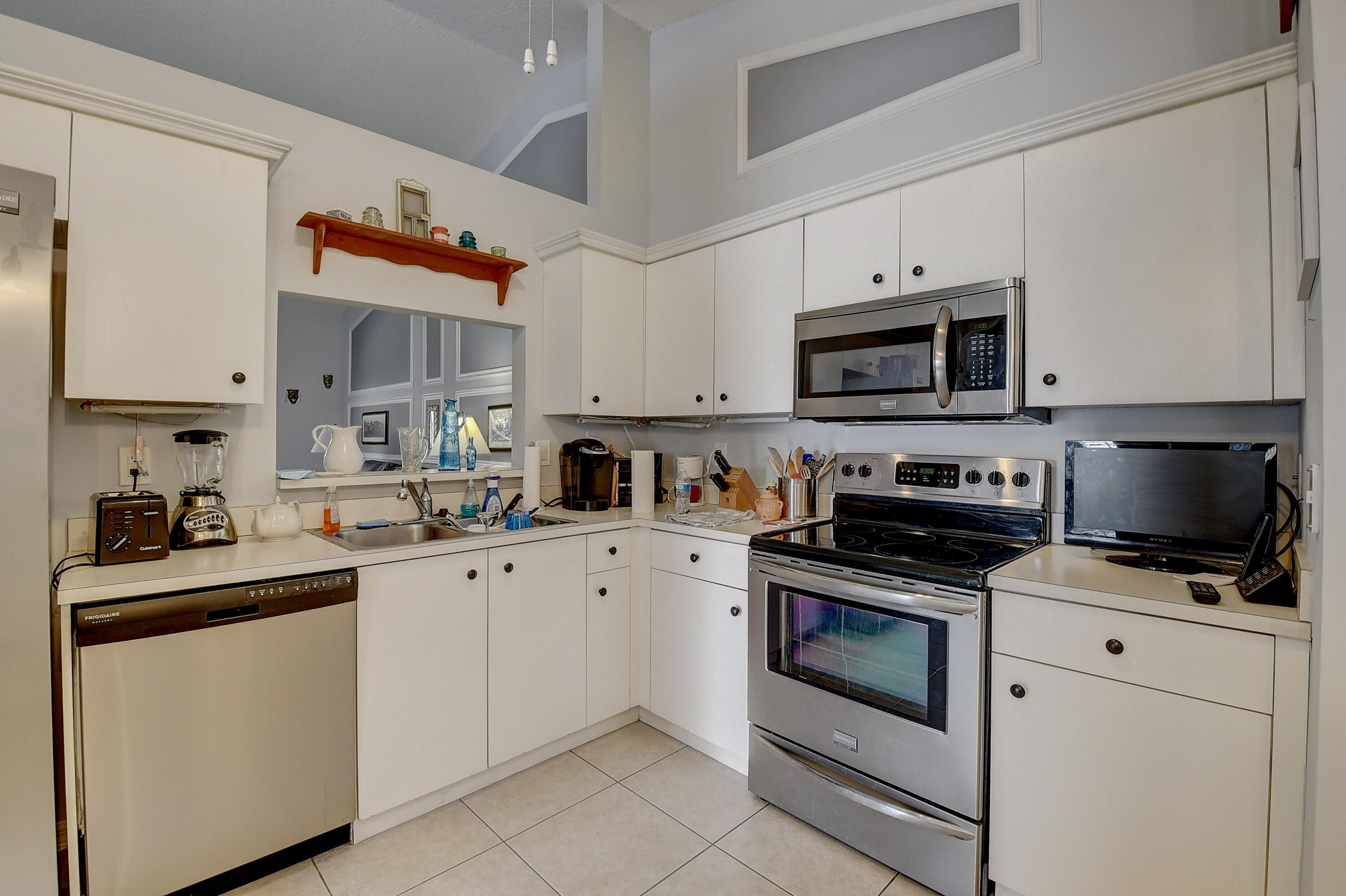 6056 Petunia Road Delray Beach, FL 33484 - Photo 9 of 52 2 (9)