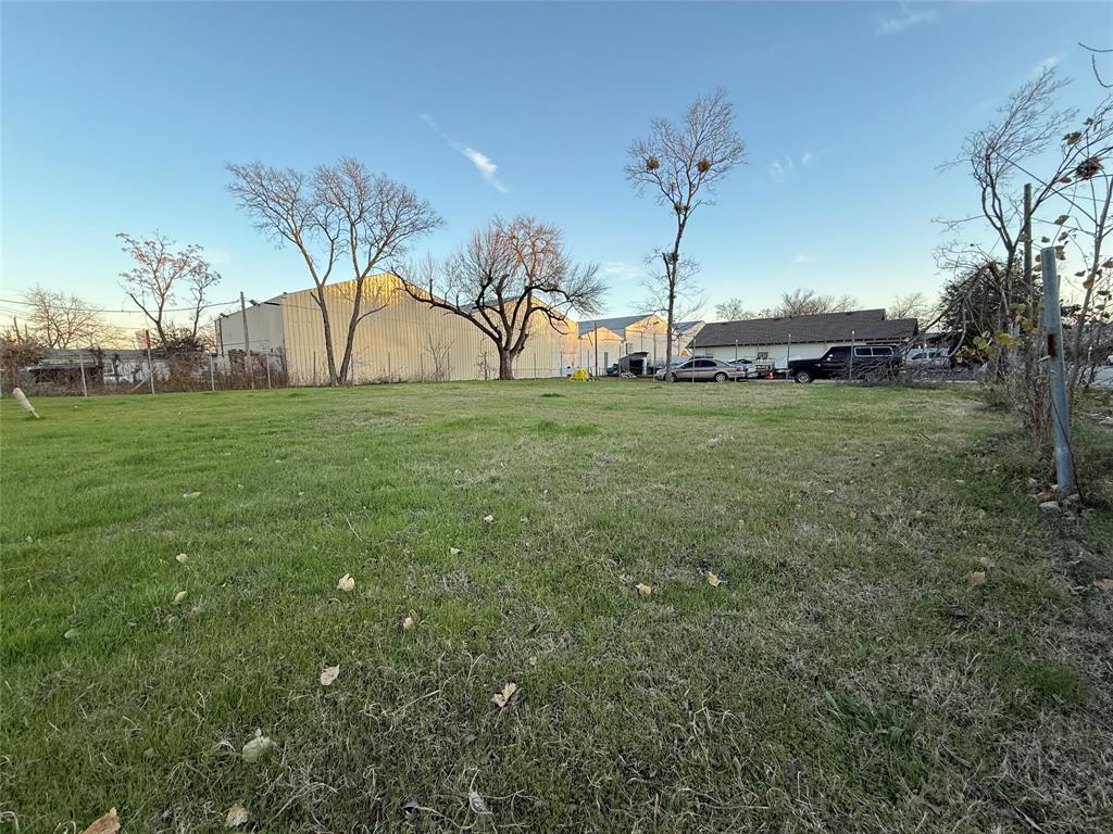 2210 Akron Street Dallas, TX 75212 - Photo 3 of 6