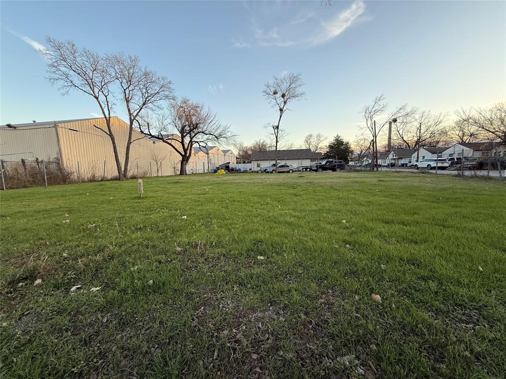 2210 Akron Street Dallas, TX 75212 - Photo 4 of 6 a view of a green field