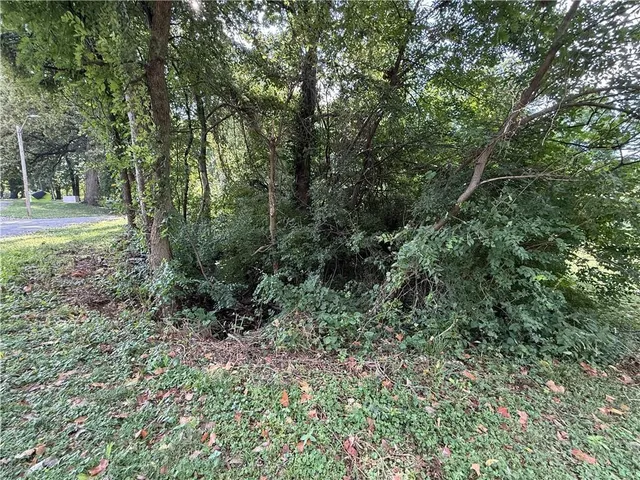 $80,000 | 1021 Northeast Vivion Road, Kansas City, MO 64118