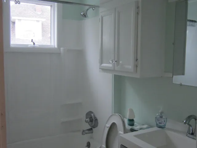 $1,850 | 579 Amory Street, Unit 2, Manchester, NH 03102