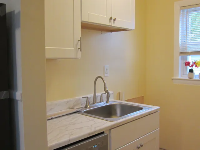 $1,850 | 579 Amory Street, Unit 2, Manchester, NH 03102