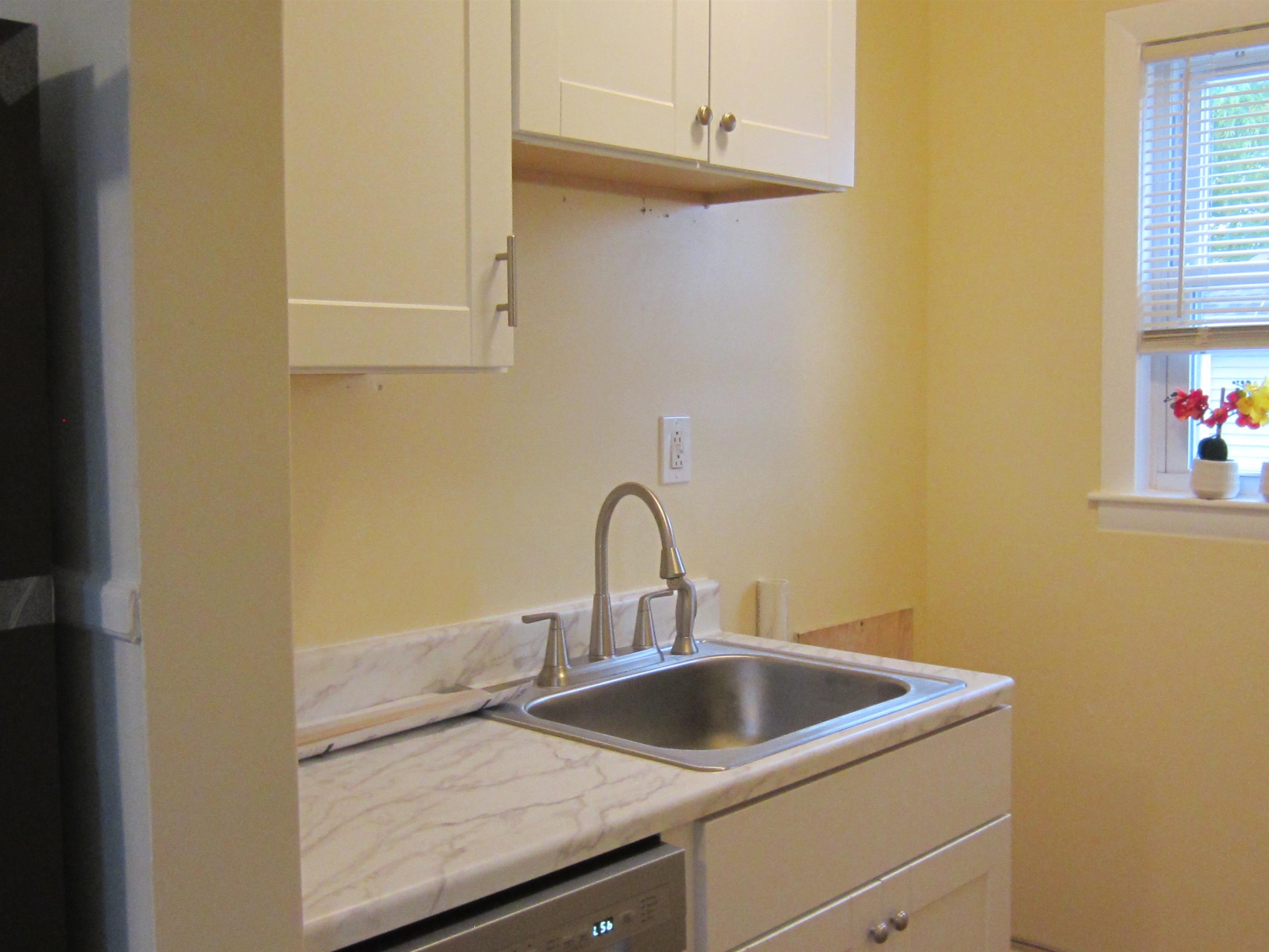 579 Amory Street, Unit 2 Manchester, NH 03102 - Photo 4 of 20