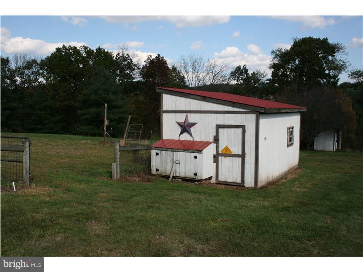 2511 Wasser Road Pennsburg, PA 18073 - Photo 17 of 25 Barn