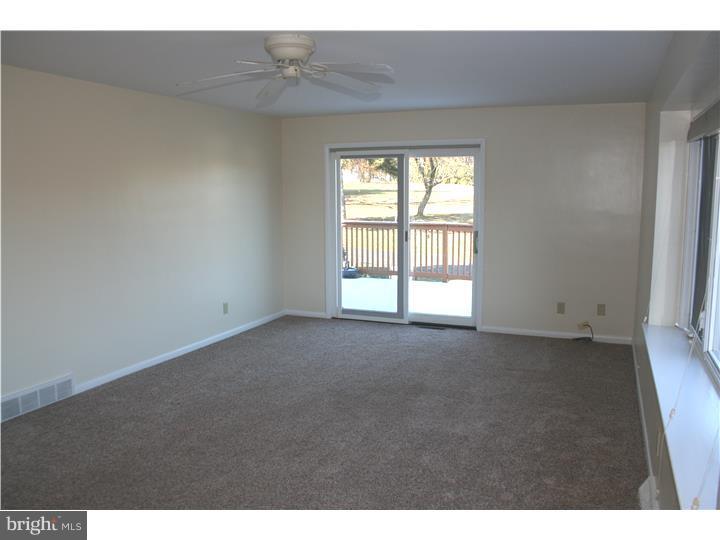 2511 Wasser Road Pennsburg, PA 18073 - Photo 9 of 25 Living Room