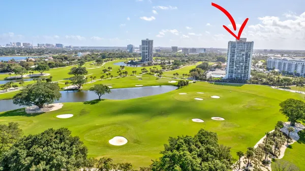 $2,450 | 2000 Presidential Way, Unit 702, West Palm Beach, FL 33401