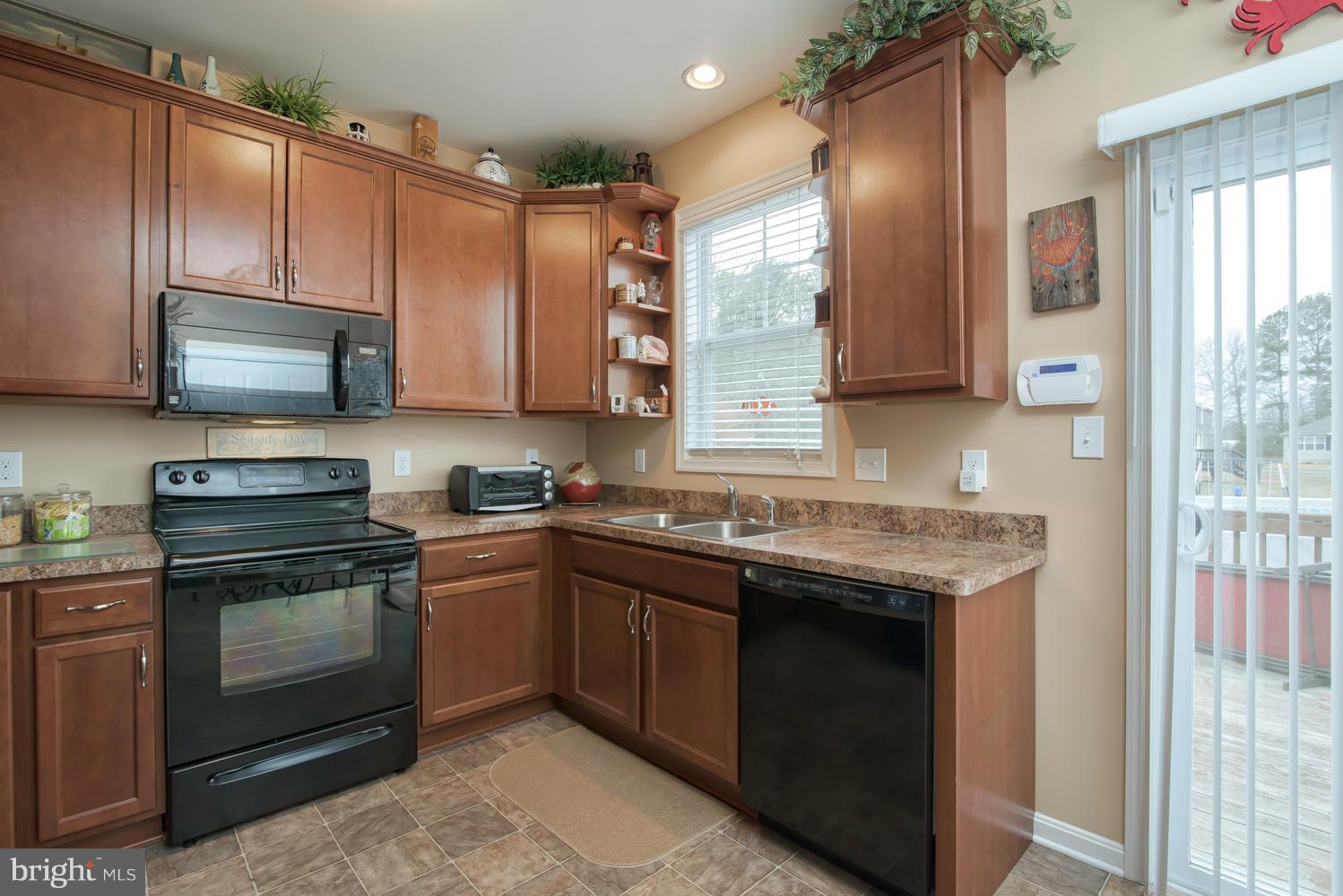 27 Columbia Road Colonial Beach, VA 22443 - Photo 6 of 23 Kitchen