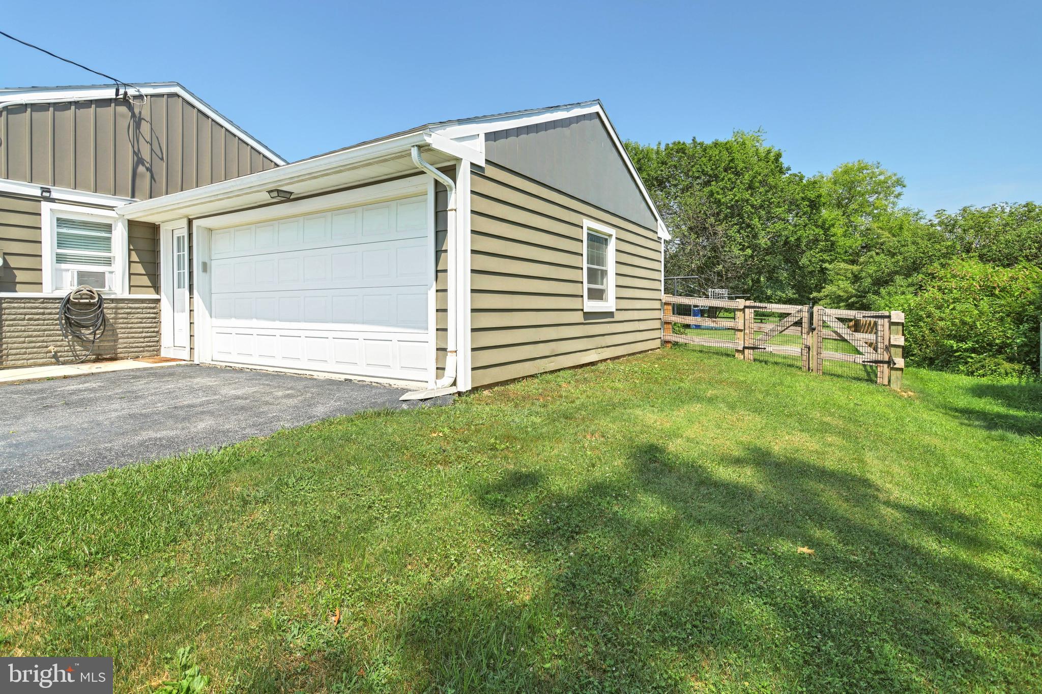 531 Lincoln Road Lititz, PA 17543 - Photo 4 of 34