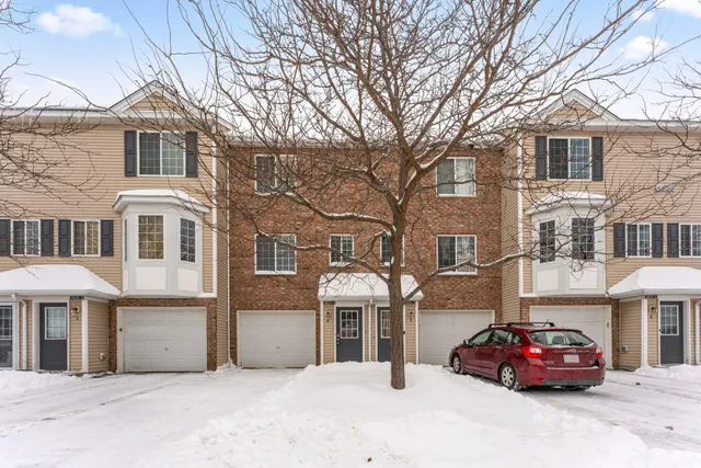 $215,000 | 4826 Elm Drive North, Unit 4, Hugo, MN 55038