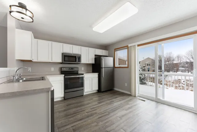 $215,000 | 4826 Elm Drive North, Unit 4, Hugo, MN 55038