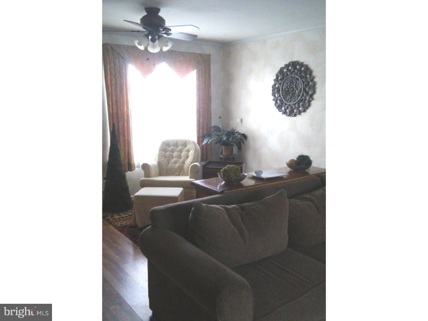 34 Buttonwood Road Voorhees, NJ 08043 - Photo 9 of 25 Living Room