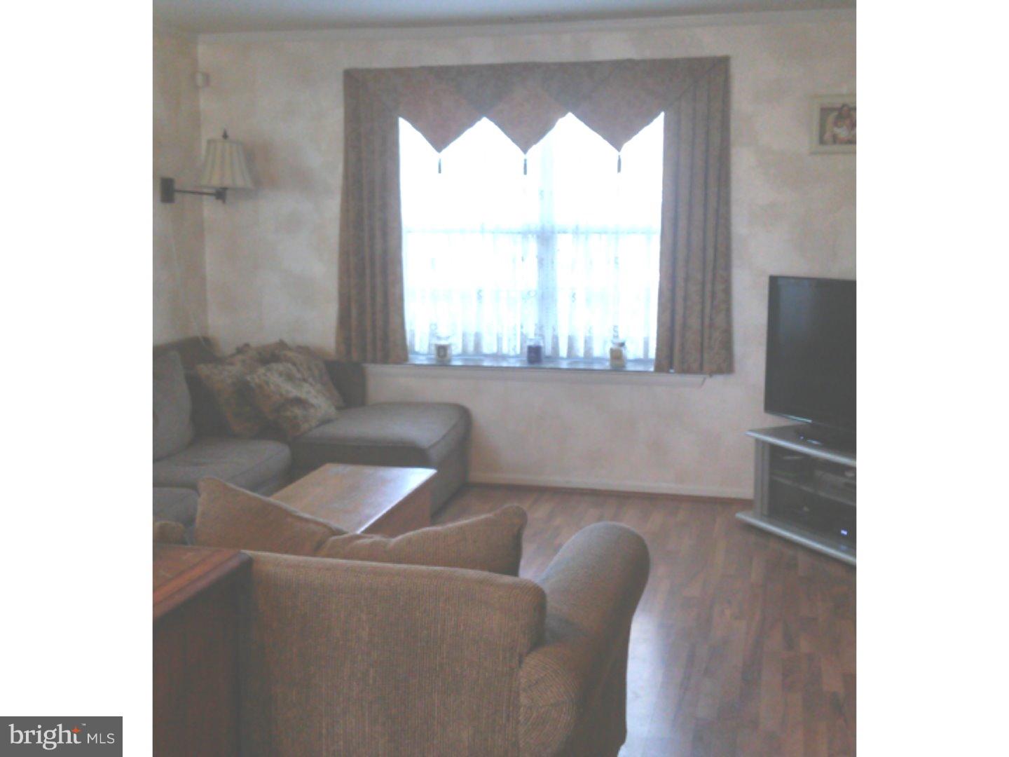 34 Buttonwood Road Voorhees, NJ 08043 - Photo 10 of 25 Living Room