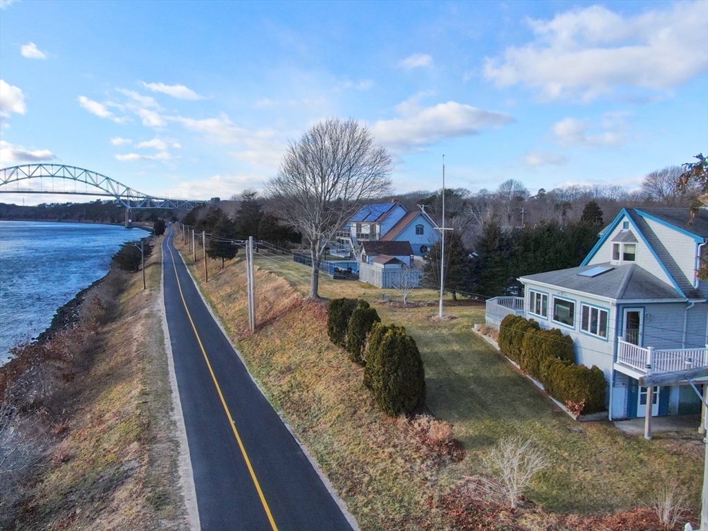 18 Gibbs Road Bourne, MA 02562 - Photo 3 of 42