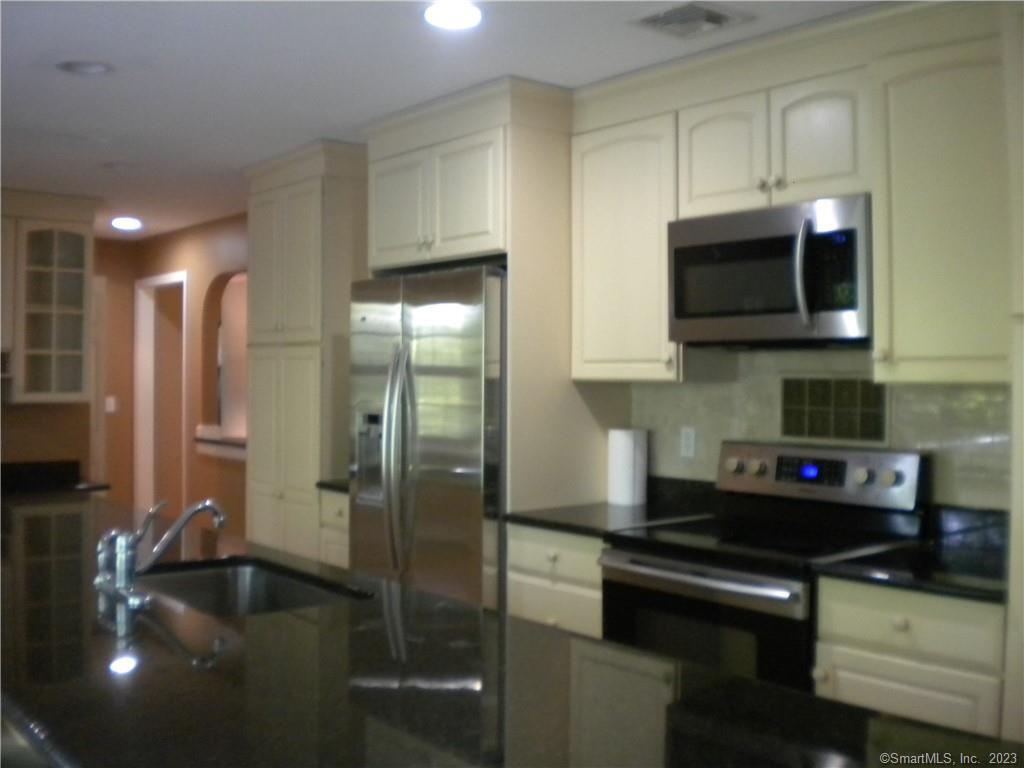 212 East Rutland Road Milford, CT 06461 - Photo 7 of 18