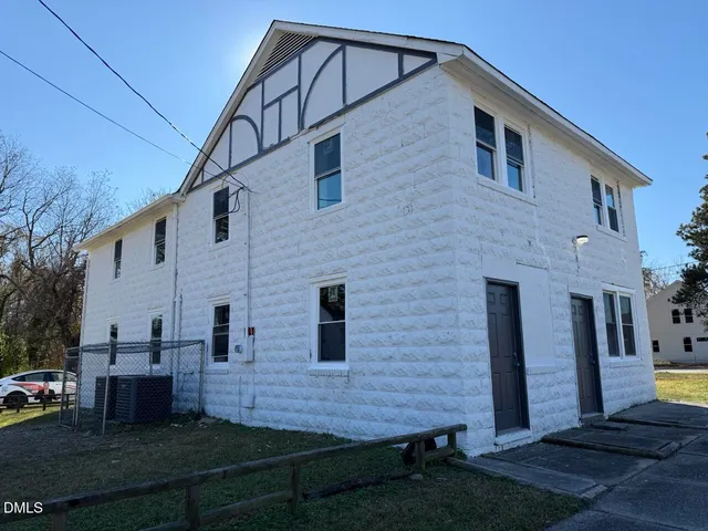 $1,200 | 610 North Chestnut Street, Henderson, NC 27536