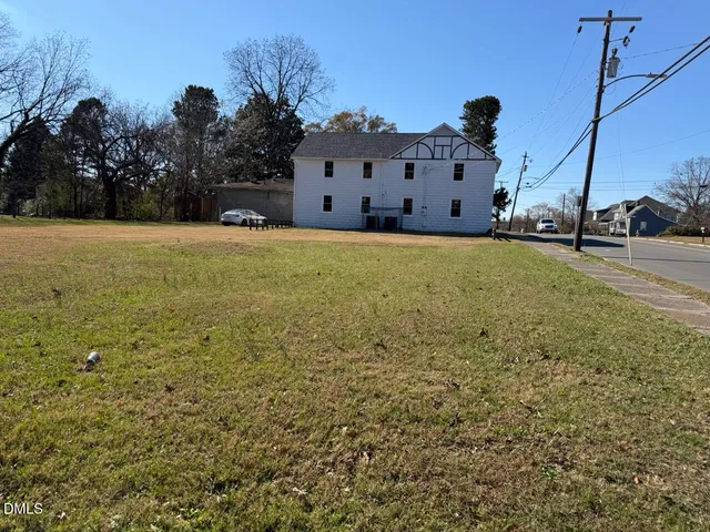 $1,200 | 610 North Chestnut Street, Henderson, NC 27536