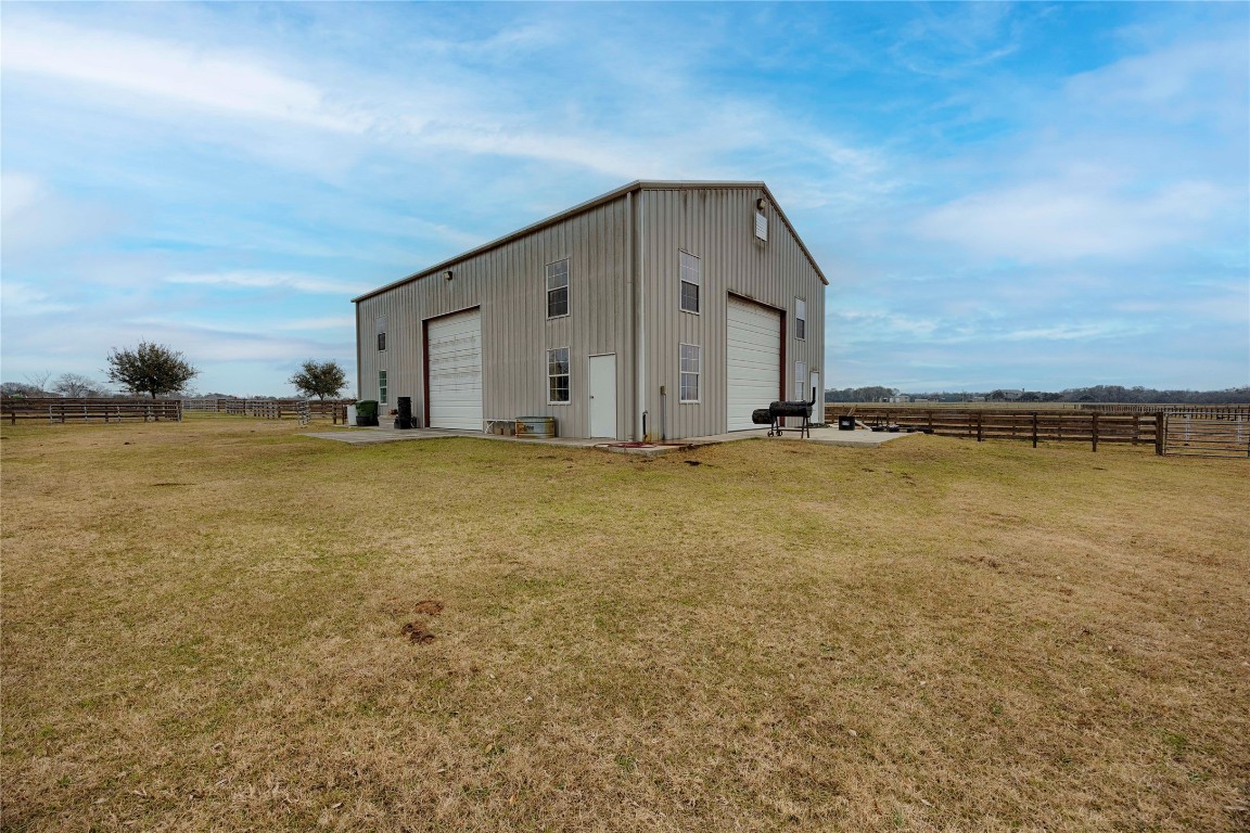 66 County Road 77D Schulenburg, TX 78956 - Photo 16 of 31 a big room with an ocean view