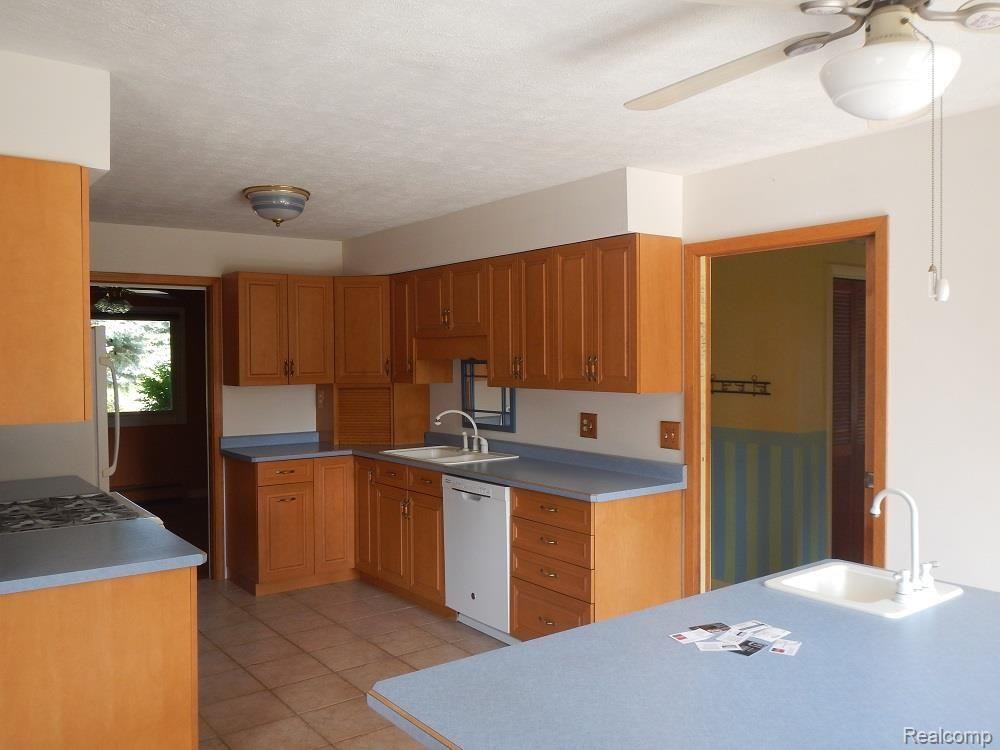 1920 North Baldwin Road Oxford, MI 48371 - Photo 14 of 31 Kitchen #1.jpg