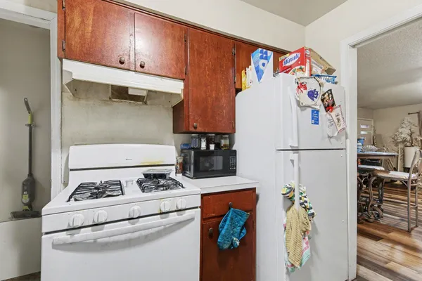 $395,000 | 930-932 Lancashire Court Southeast, Grand Rapids, MI 49508