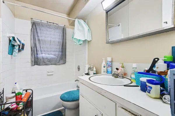 $395,000 | 930-932 Lancashire Court Southeast, Grand Rapids, MI 49508