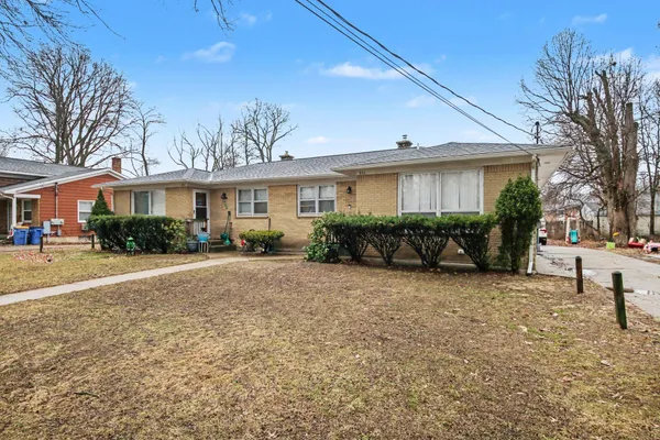 $395,000 | 930-932 Lancashire Court Southeast, Grand Rapids, MI 49508