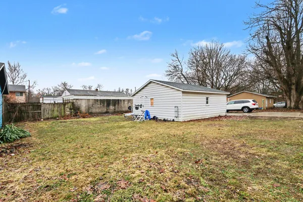 $395,000 | 930-932 Lancashire Court Southeast, Grand Rapids, MI 49508