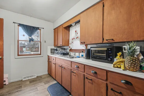 $395,000 | 930-932 Lancashire Court Southeast, Grand Rapids, MI 49508