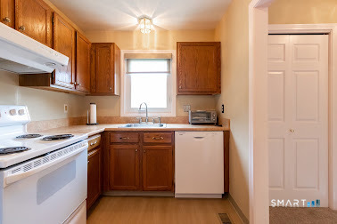 65 Oak Ridge Drive, Unit 65 Windsor Locks, CT 06096 - Photo 13 of 36