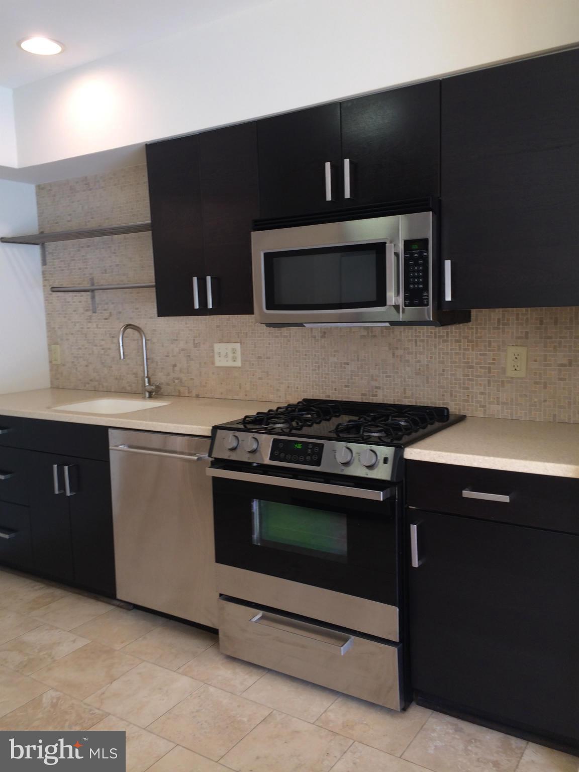 4 Cross Keys Road, Unit 4B Baltimore, MD 21210 - Photo 4 of 15 Kitchen