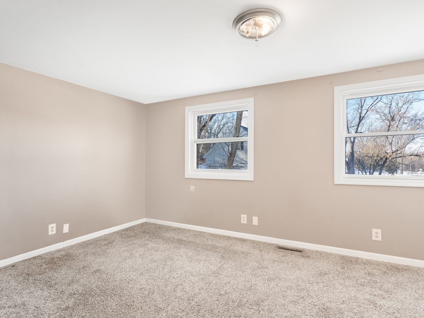 25216 River Road Lake Barrington, IL 60010 - Photo 15 of 36 an empty room with windows