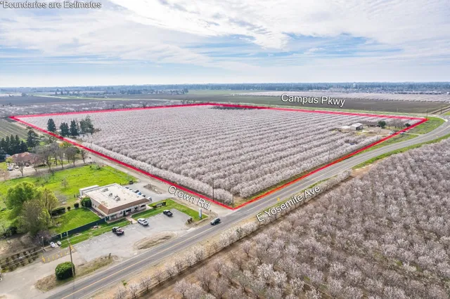 a view of an outdoor space