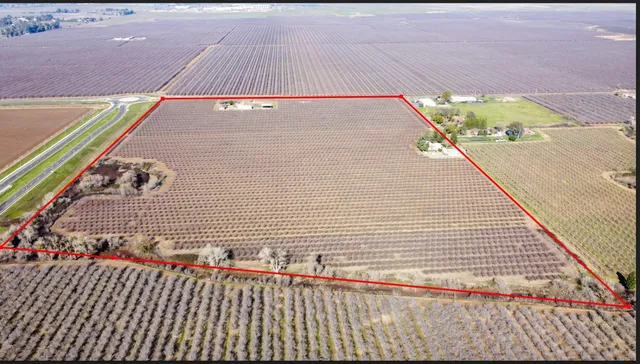 a view of a tennis court