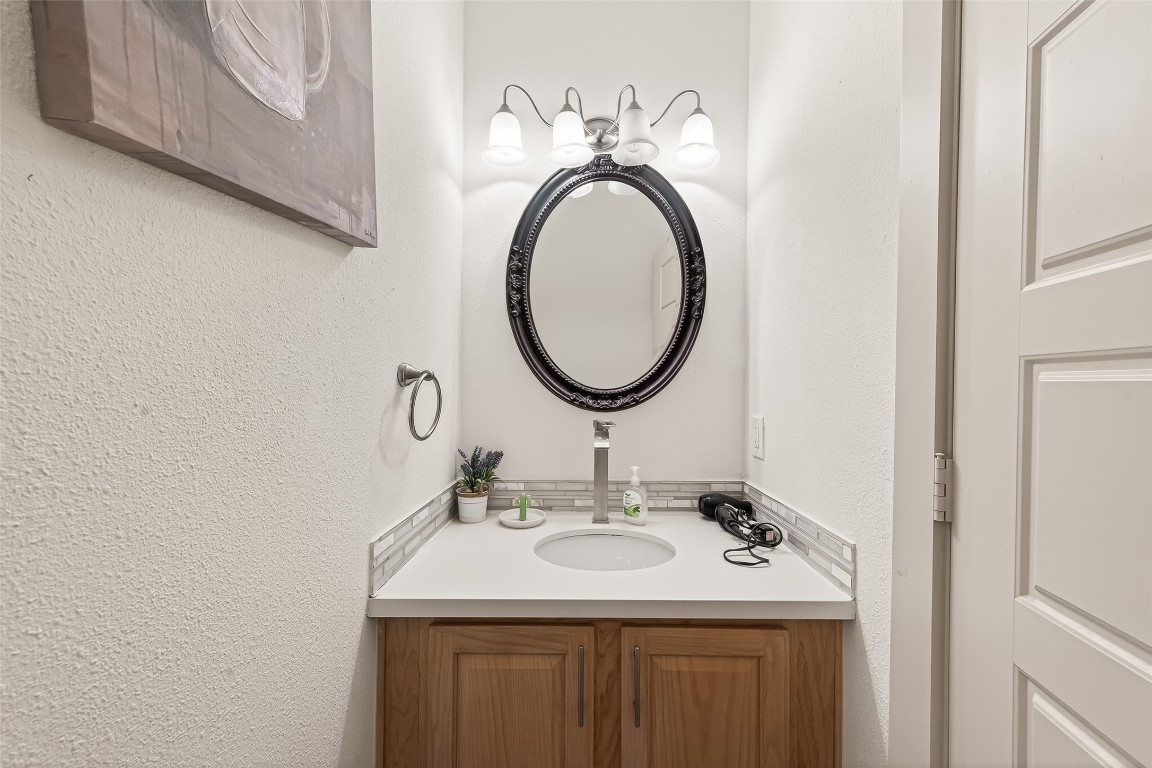 3684 Ocee Street Houston, TX 77063 - Photo 15 of 32