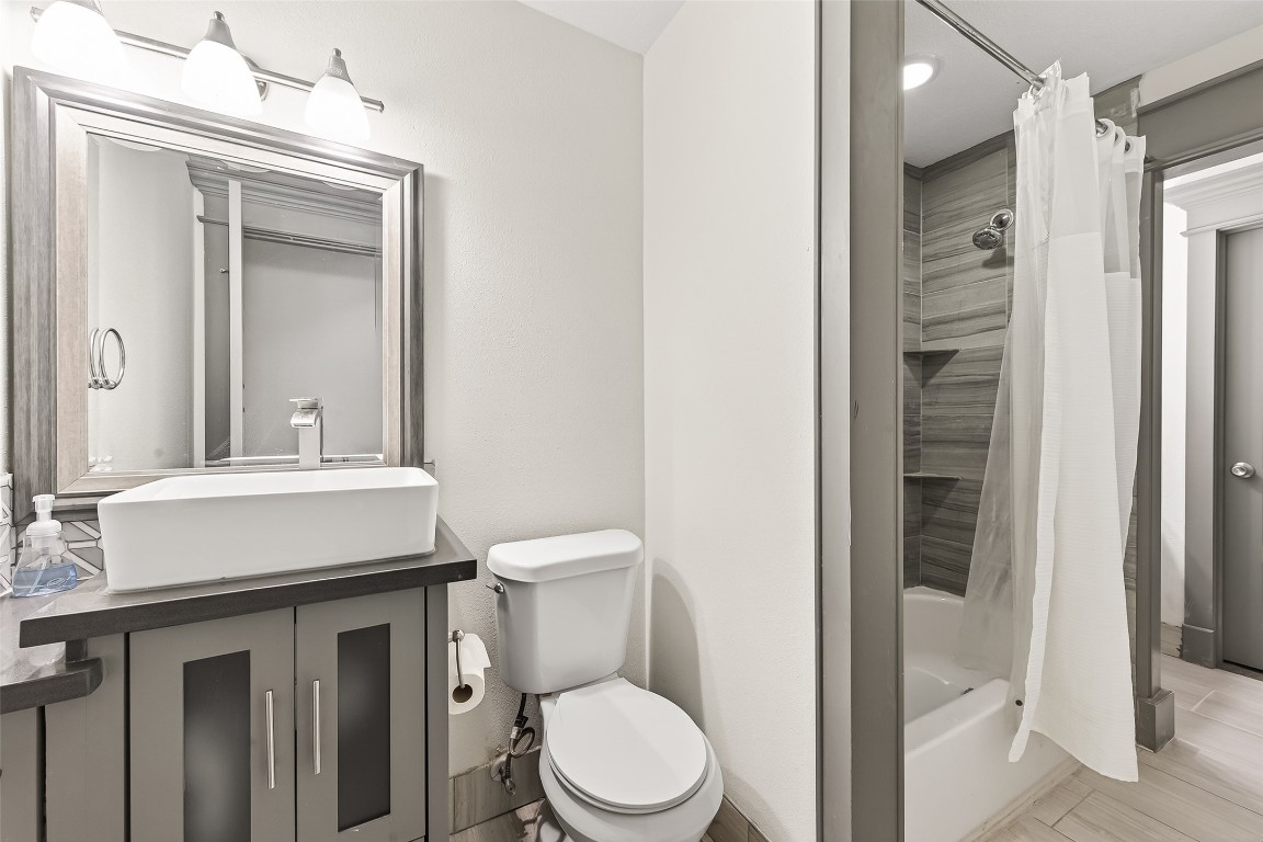 3684 Ocee Street Houston, TX 77063 - Photo 16 of 32