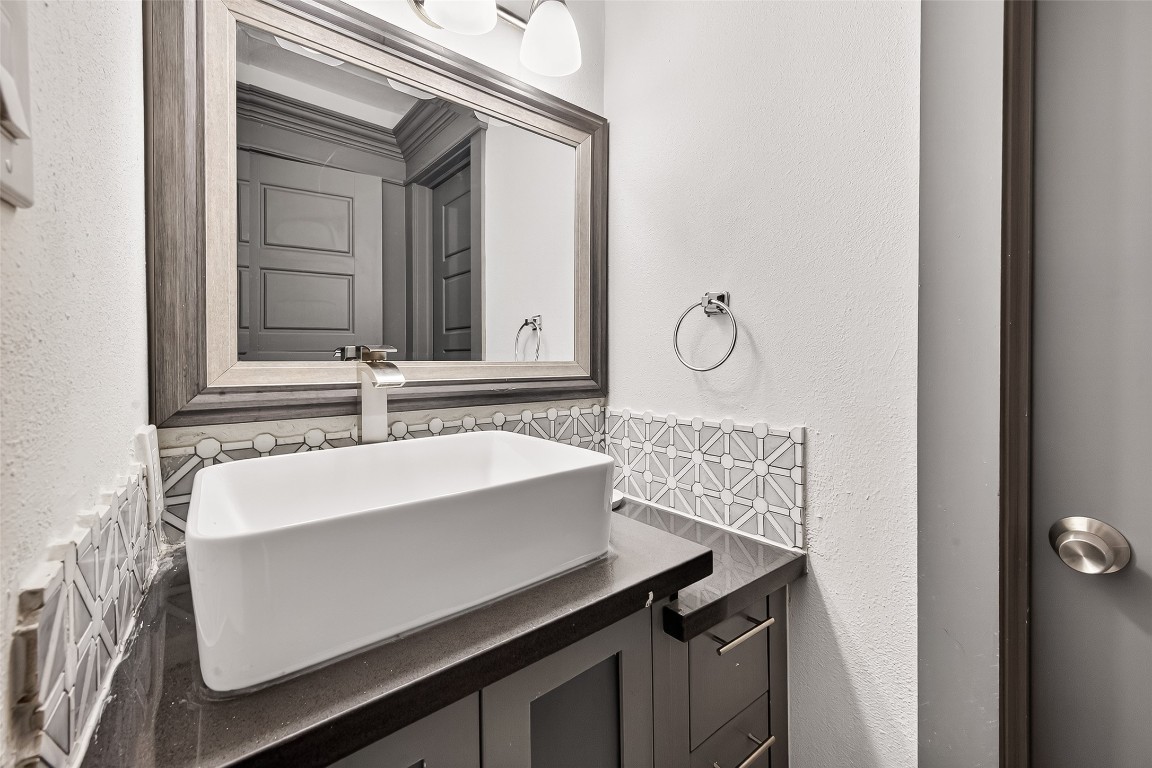3684 Ocee Street Houston, TX 77063 - Photo 19 of 32