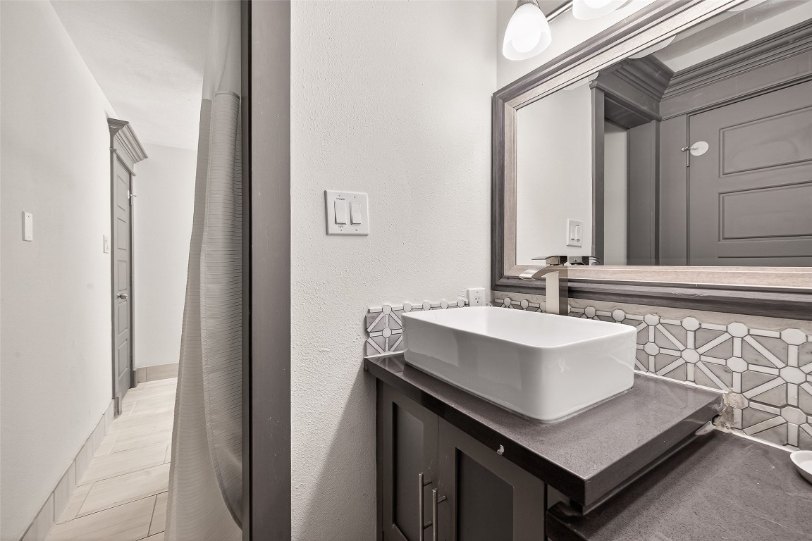 3684 Ocee Street Houston, TX 77063 - Photo 20 of 32