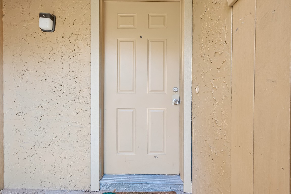 3684 Ocee Street Houston, TX 77063 - Photo 3 of 32
