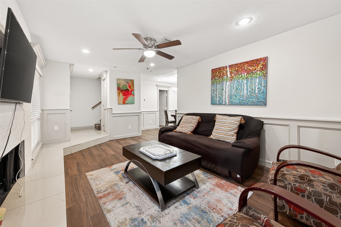 3684 Ocee Street Houston, TX 77063 - Photo 4 of 32